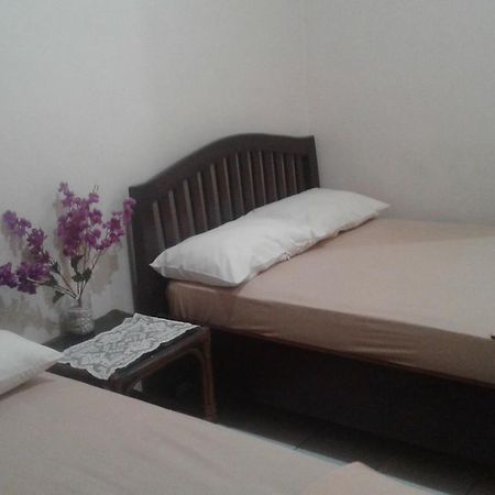 Canary Guesthouse Yogyakarta Bagian luar foto