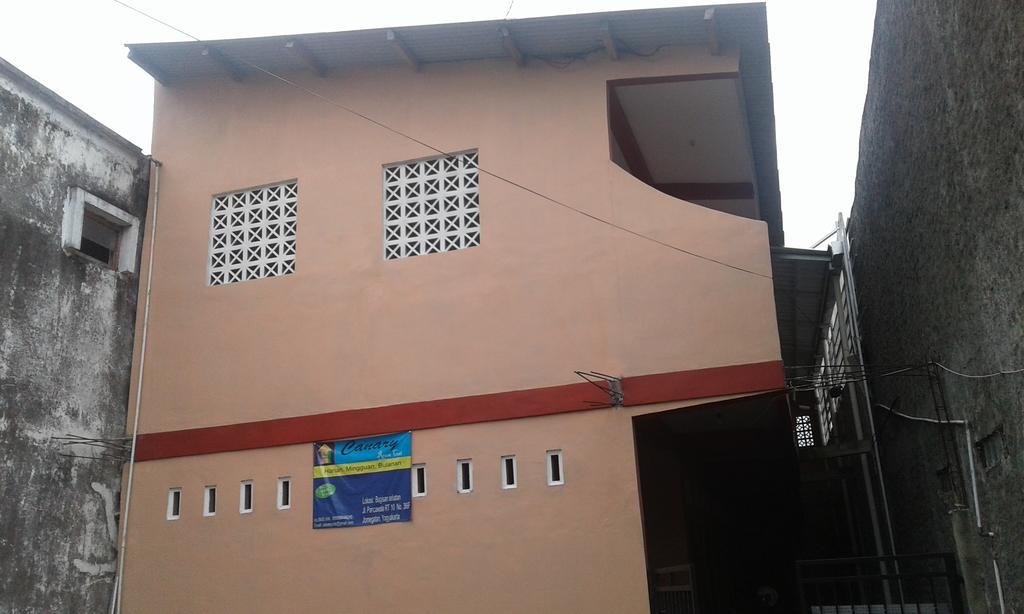 Canary Guesthouse Yogyakarta Bagian luar foto